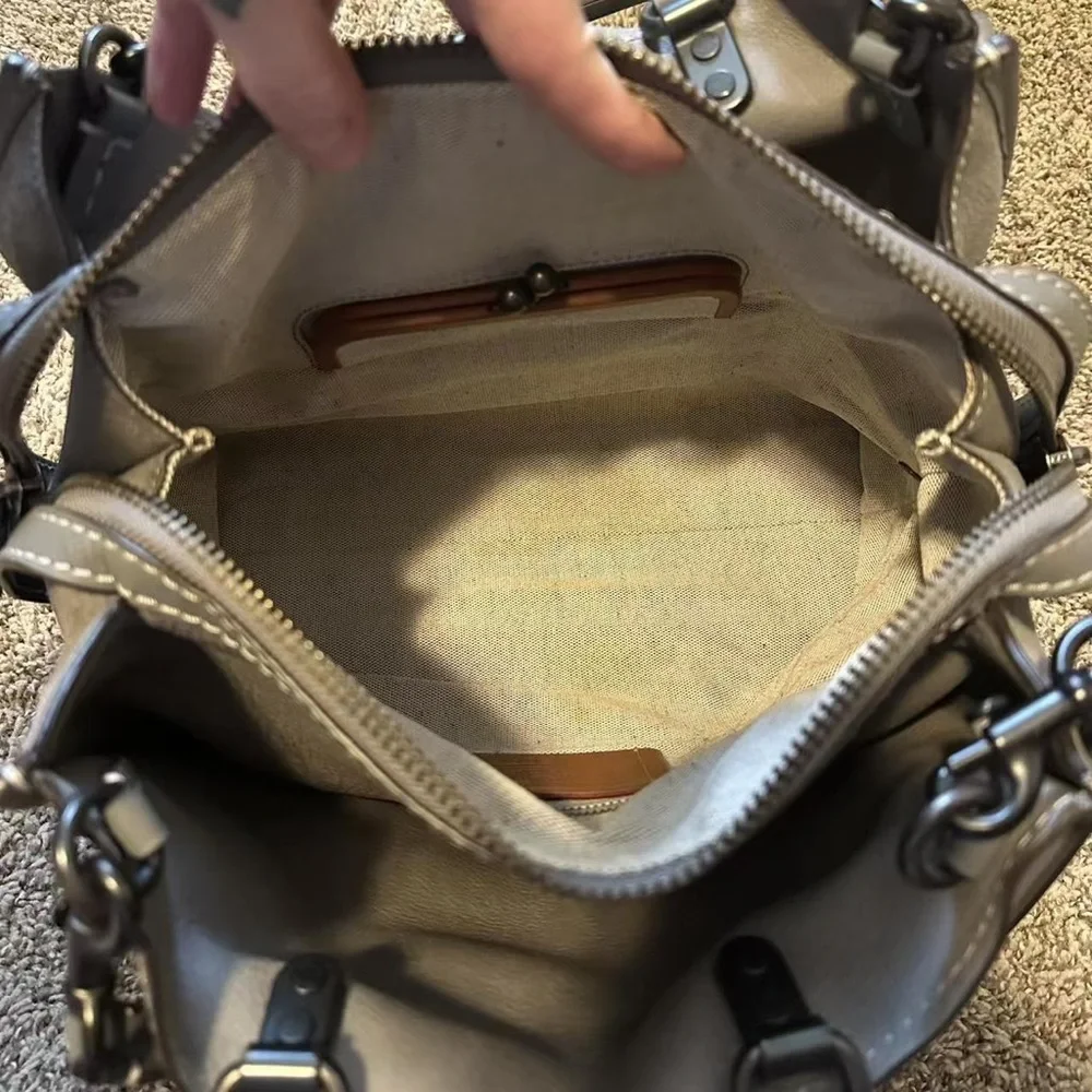 Coach - Picture 6 of 8